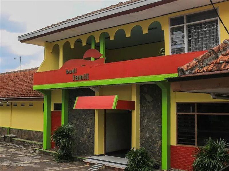 Oyo Life 1708 Hotel Budi Famili 1 Syariah Ciamis Dış mekan fotoğraf