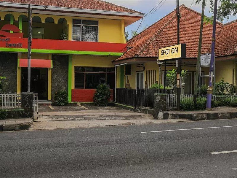 Oyo Life 1708 Hotel Budi Famili 1 Syariah Ciamis Dış mekan fotoğraf